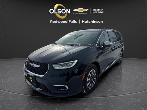 Used 2023 Chrysler Pacifica Limited image 1