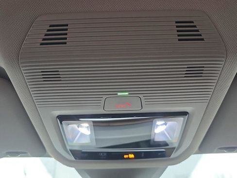 Certified 2025 Volkswagen Atlas SE image 15