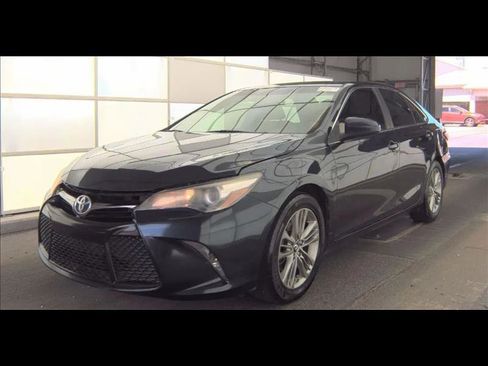 Used 2017 Toyota Camry SE image 1