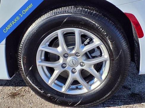 Used 2026 Chrysler Pacifica Select image 9