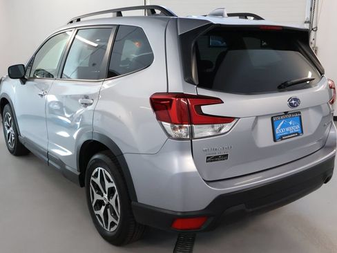 Used 2023 Subaru Forester Premium AWD/4WD image 5