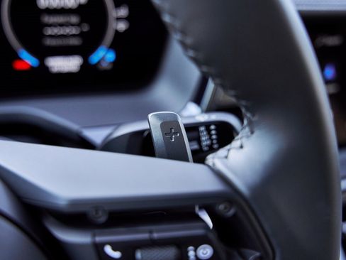 Used 2025 Porsche Panamera 4 w/ Premium Package image 66