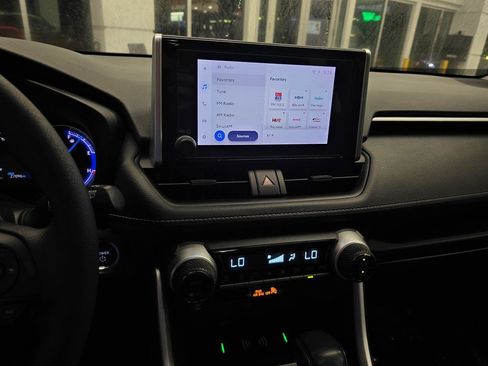 Used 2024 Toyota RAV4 AWD Hybrid image 21