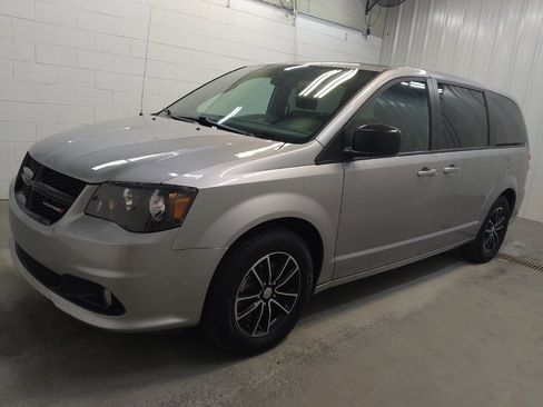 Used 2018 Dodge Grand Caravan SE FWD image 2