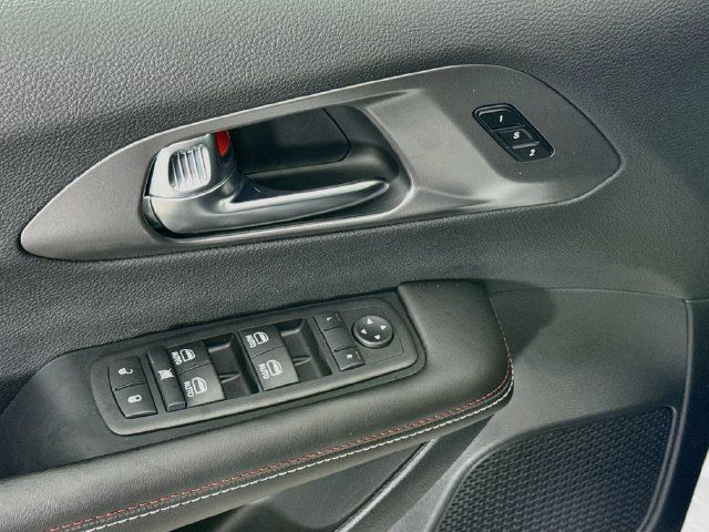 New 2027 Chrysler Pacifica Select AWD/4WD image 17