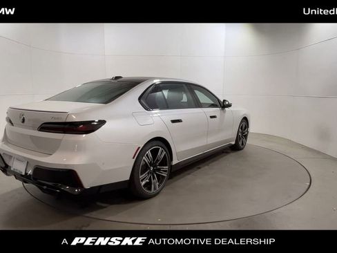 Used 2025 BMW 760i xDrive AWD/4WD image 8