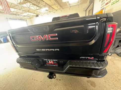 Used 2024 GMC Sierra 2500 AT4 w/ AT4 Preferred Package AWD/4WD image 6
