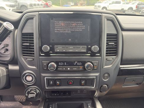 Used 2024 Nissan Titan SV w/ SV Convenience Package AWD/4WD image 7