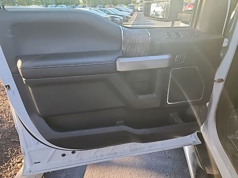 Used 2019 Ford F250 Lariat w/ Lariat Value Package AWD/4WD image 12