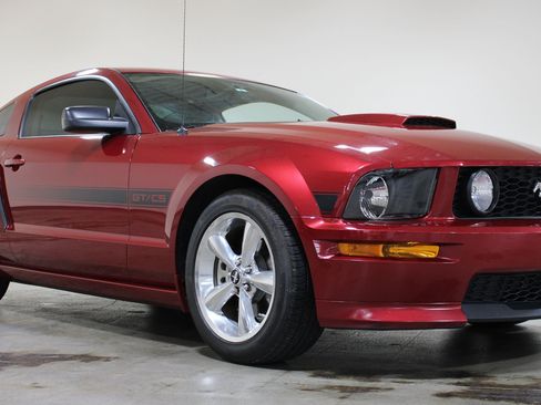 Used 2007 Ford Mustang GT RWD image 2