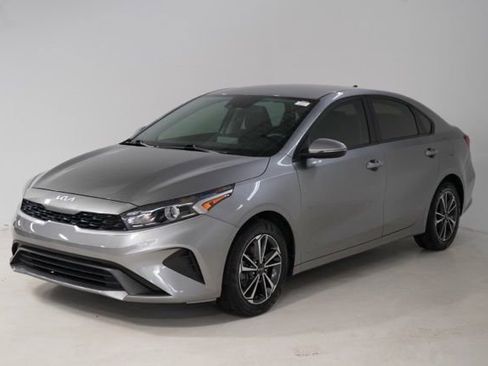Used 2022 Kia Forte LXS w/ LXS Technology Package image 3