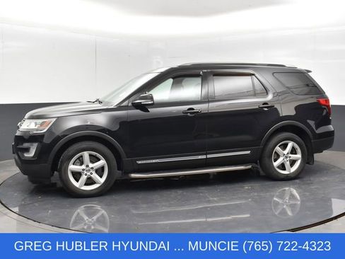 Used 2017 Ford Explorer XLT w/ Equipment Group 202A AWD/4WD image 11