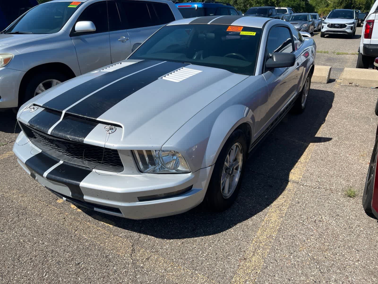 Used 2006 Ford Mustang Coupe RWD image 2