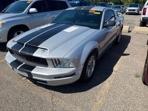 Used 2006 Ford Mustang Coupe RWD image 2