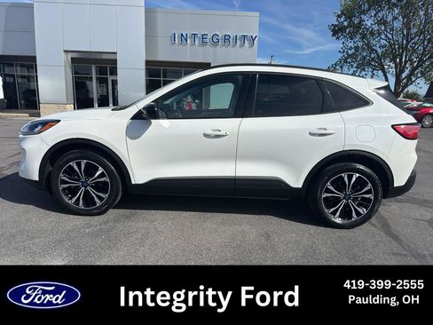 Used 2022 Ford Escape SE w/ SE Sport Appearance Package image 1
