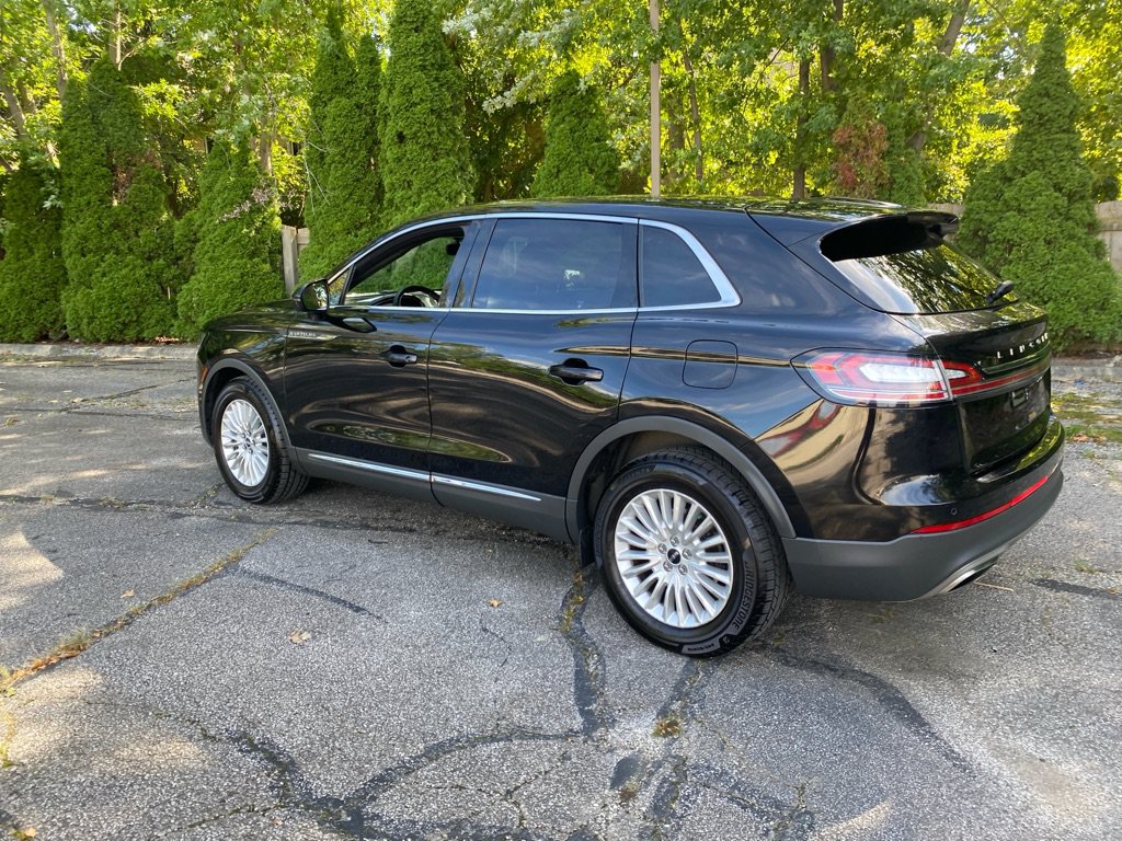 Used 2019 Lincoln Nautilus Premier AWD/4WD image 3