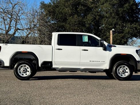 Certified 2024 GMC Sierra 2500 Pro AWD/4WD image 3
