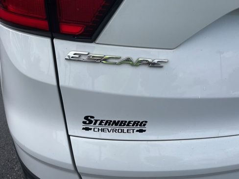 Used 2019 Ford Escape SE image 12