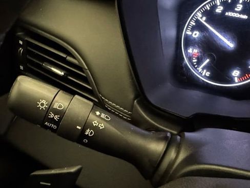 Used 2022 Subaru Outback Premium image 12