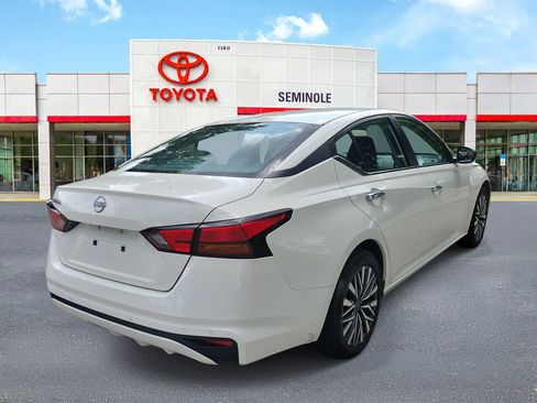 Used 2025 Nissan Altima 2.5 SV FWD image 3