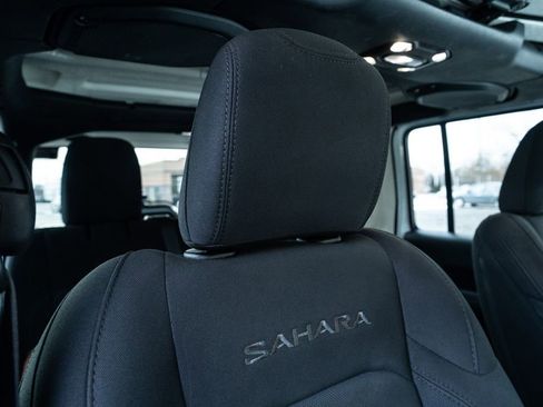 Used 2022 Jeep Wrangler Unlimited Sahara image 15