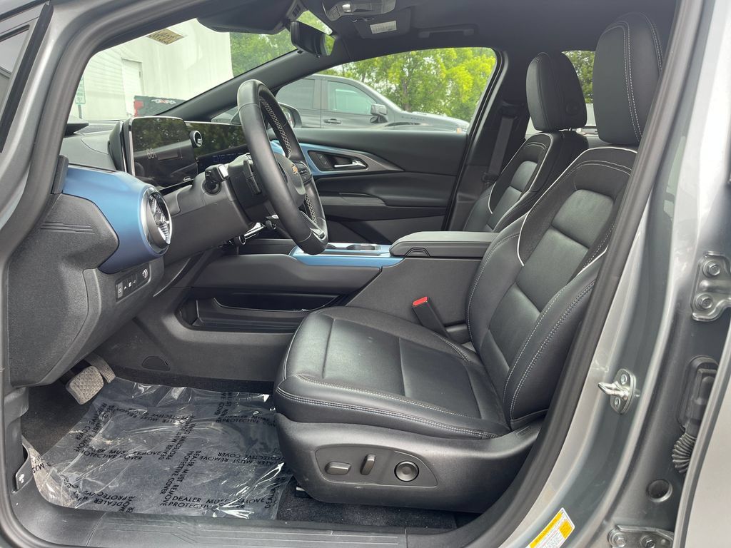 New 2025 Chevrolet Equinox EV LT w/ Convenience Package II AWD/4WD image 9