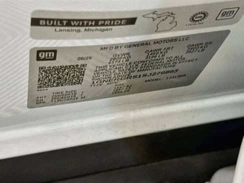 Used 2025 Chevrolet Traverse LT w/ LPO, Floor Liner Package FWD image 32