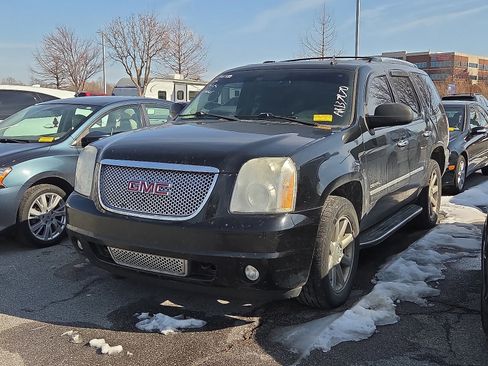 Used 2010 GMC Yukon Denali image 2