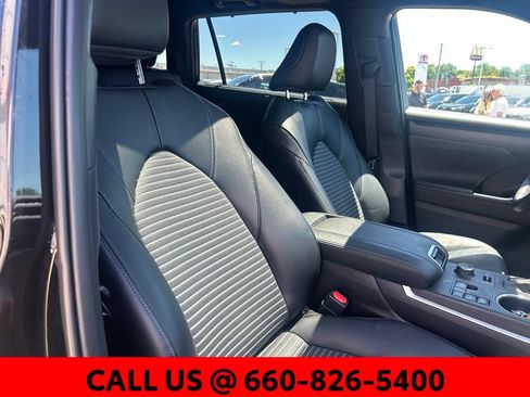 Used 2025 Toyota Highlander XSE AWD/4WD image 6