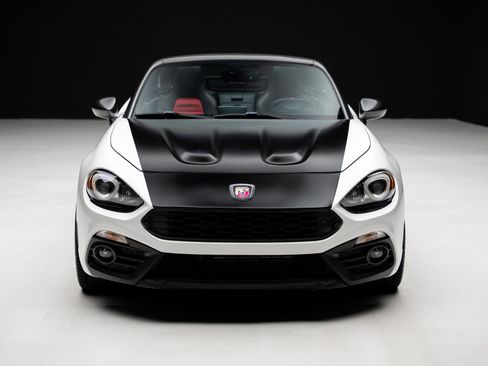 Used 2019 FIAT 124 Spider Abarth w/ Convenience Group RWD image 9