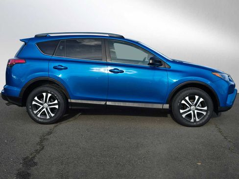 Certified 2017 Toyota RAV4 LE AWD/4WD image 2