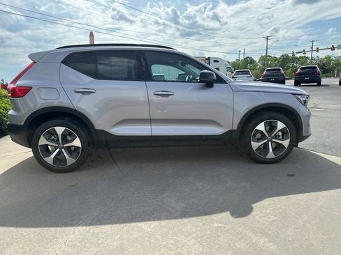 Certified 2026 Volvo XC40 B5 Plus AWD/4WD image 5