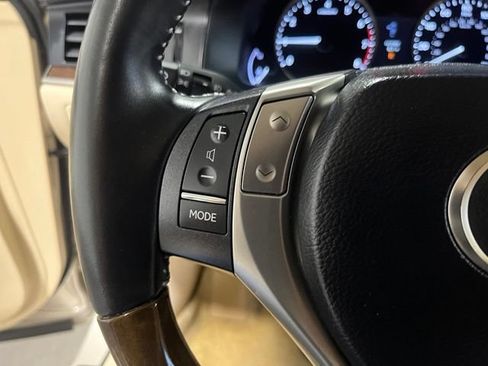 Used 2014 Lexus ES 350 w/ Luxury Package FWD image 26