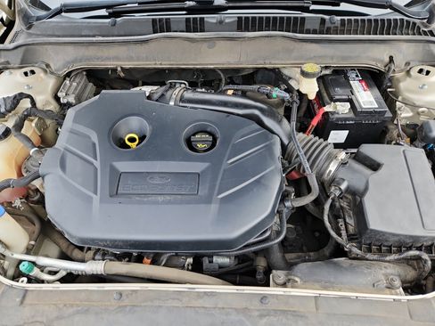 Used 2017 Ford Fusion SE w/ Fusion SE Technology Package image 22