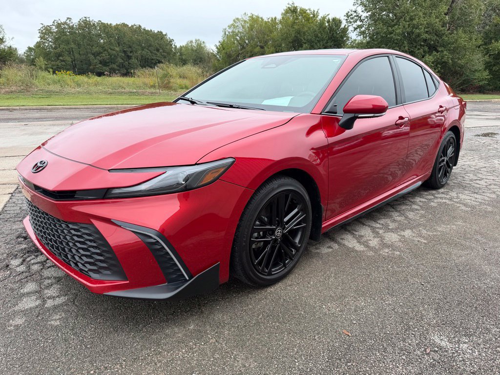 Used 2025 Toyota Camry SE w/ Convenience Package FWD image 1