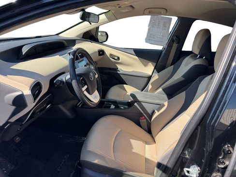 Used 2017 Toyota Prius Three image 10