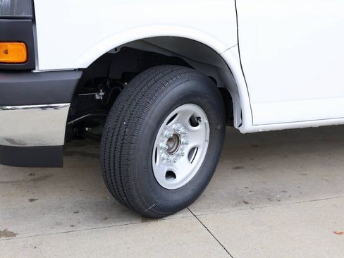 New 2025 GMC Savana 2500 w/ Enhanced Convenience Package RWD image 34