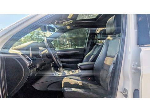 Used 2019 Jeep Grand Cherokee Altitude image 14