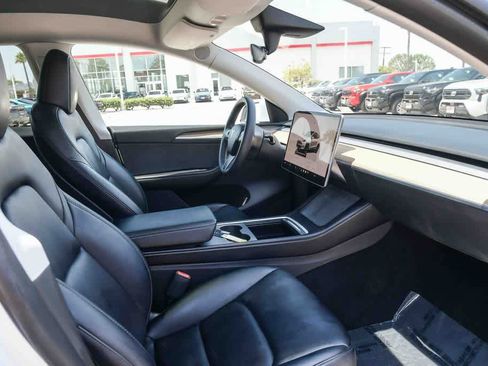 Used 2022 Tesla Model Y Long Range AWD/4WD image 15
