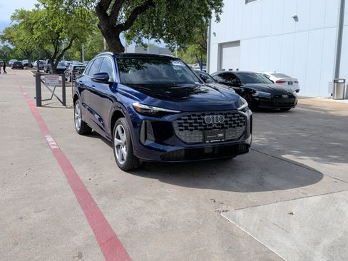 Certified 2025 Audi Q5 Premium w/ Convenience Package AWD/4WD image 2