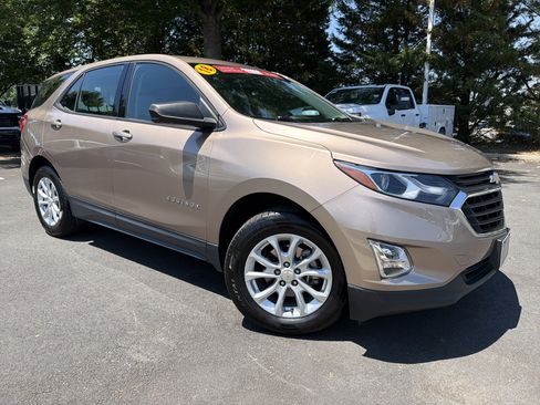 Used 2018 Chevrolet Equinox LS AWD/4WD image 2