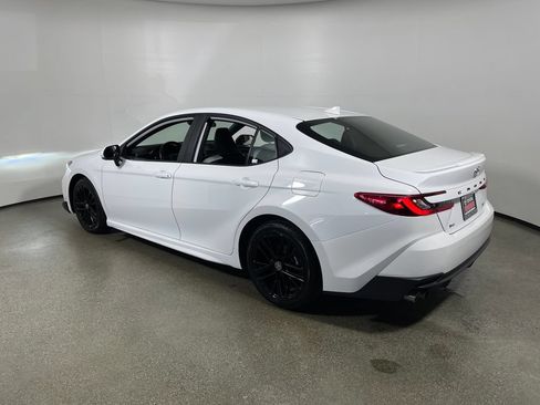 Certified 2025 Toyota Camry SE FWD image 5