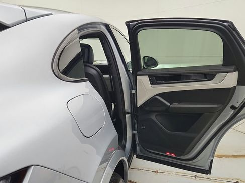 Used 2025 Porsche Cayenne E-Hybrid Coupe image 43