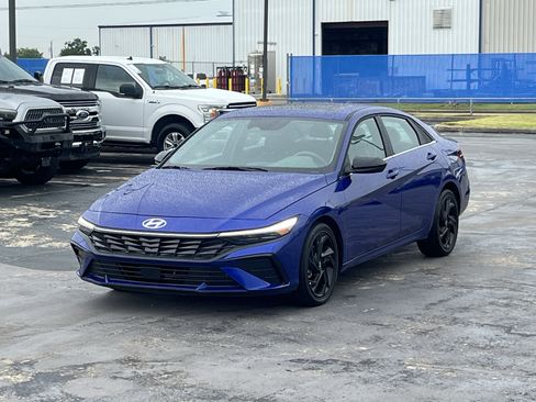 Used 2026 Hyundai Elantra SEL Sport Premium FWD image 5