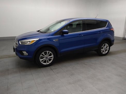 Used 2017 Ford Escape SE w/ SE Cold Weather Package AWD/4WD image 2