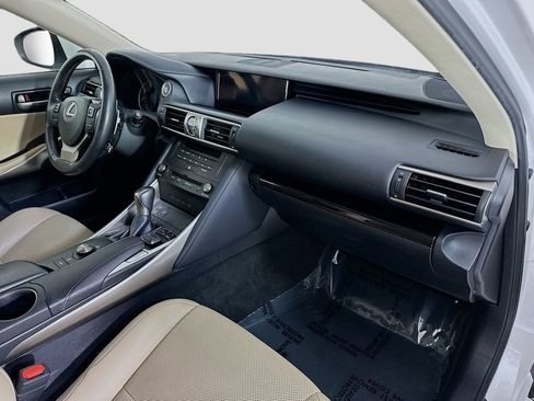 Used 2019 Lexus IS 300 AWD image 31
