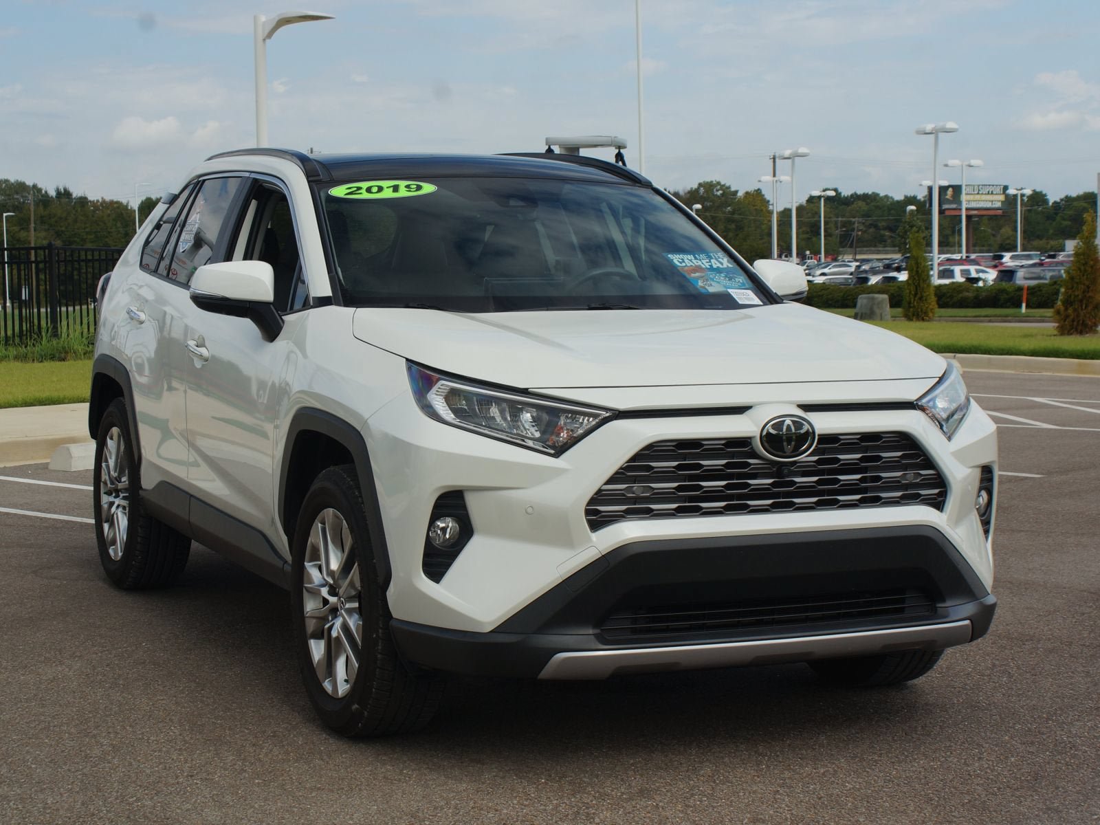 Used 2019 Toyota RAV4 Limited w/ Advanced Technology Package FWD image 2
