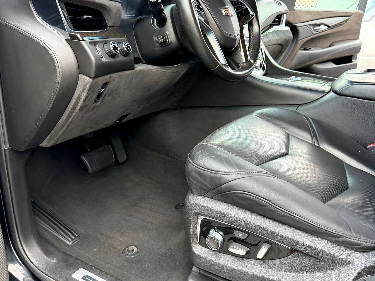Used 2016 Cadillac Escalade Platinum AWD/4WD image 21