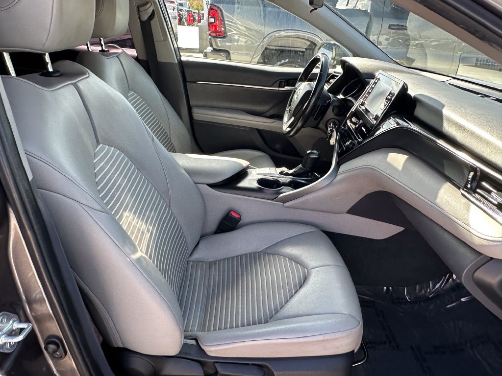 Used 2022 Toyota Camry SE FWD image 17