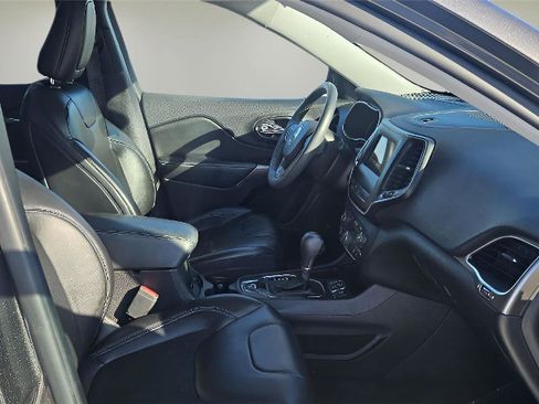 Used 2020 Jeep Cherokee Latitude Plus image 17